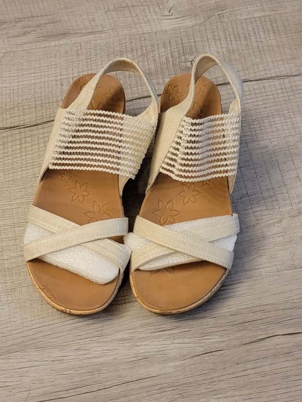 Skechers Women's Cream Elastic Strap Sandals Size 6.5
